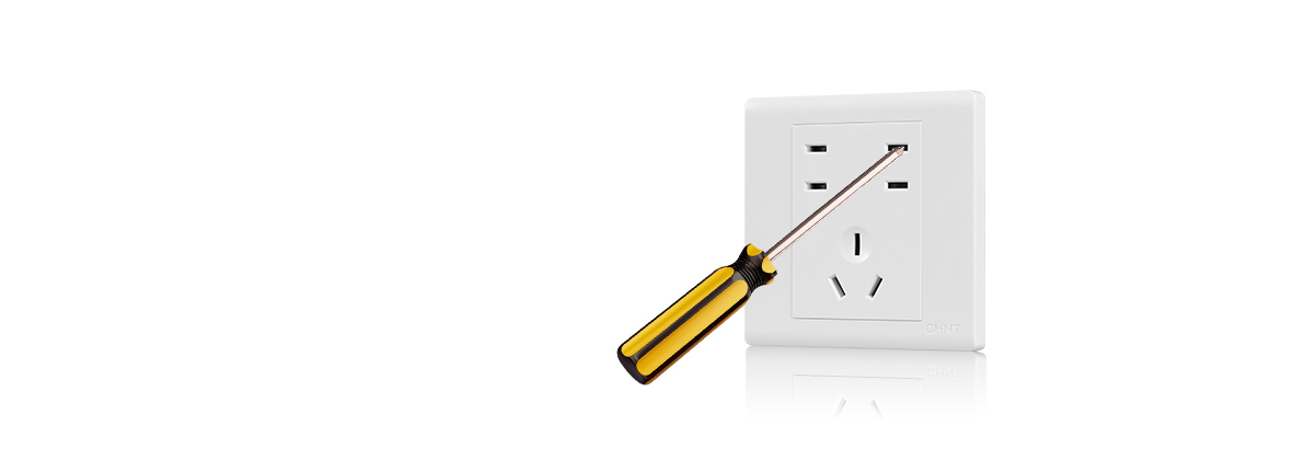 加強保護，防意外觸電
 加強型保護門，插...