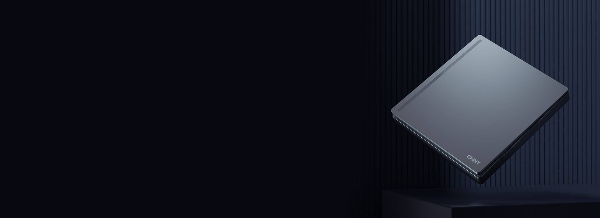 為空間而生的豁達(dá)尺度
 無(wú)框大板，線條曲...