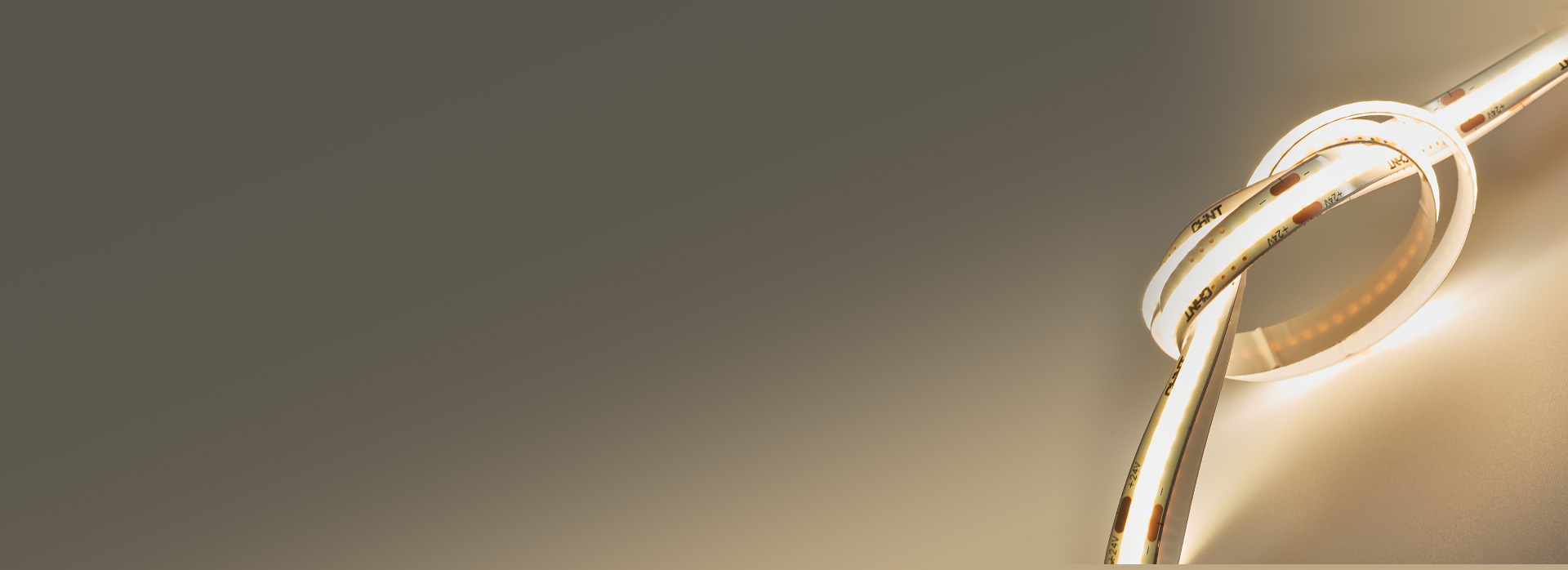 耐彎耐折更耐用
 硅膠透光罩，雙層覆膜電...