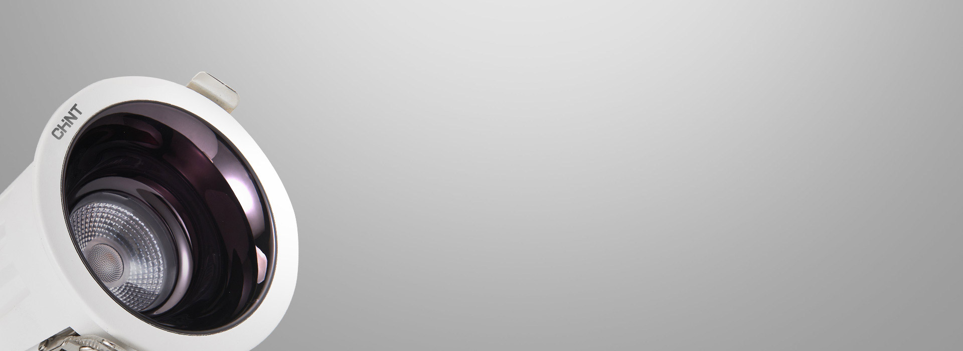 控光防眩
 UV電鍍燈杯，光學(xué)反射減少眩...