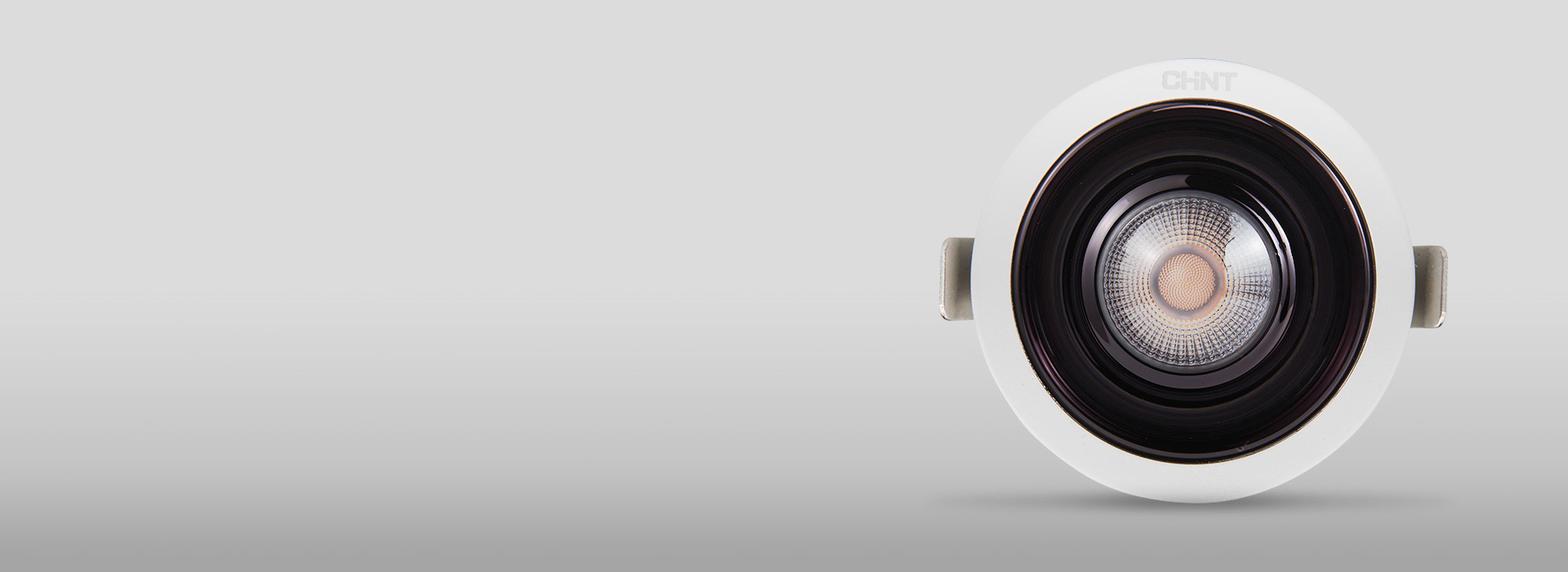 柔光防眩
 光學(xué)擴散板，出光均勻柔和。 