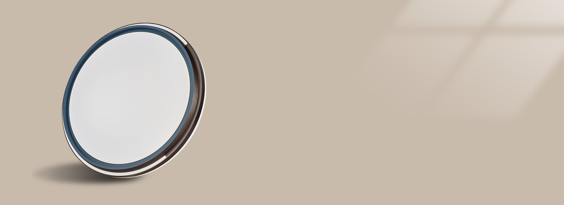 多層烤漆，耐用持久
 精工鐵藝燈體，多層...